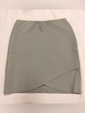 3$30 🌺 Aritzia Talula Mini Skirt